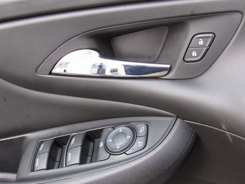 Used 2017 Chevrolet Volt Premier w/ Driver Confidence II Package image 33