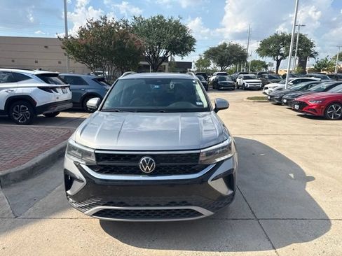 Used 2023 Volkswagen Taos SE FWD image 4