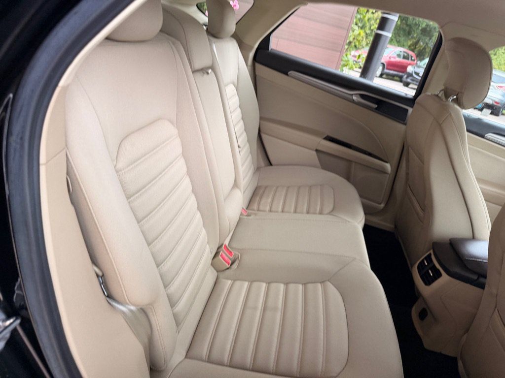 Used 2013 Ford Fusion SE FWD image 15