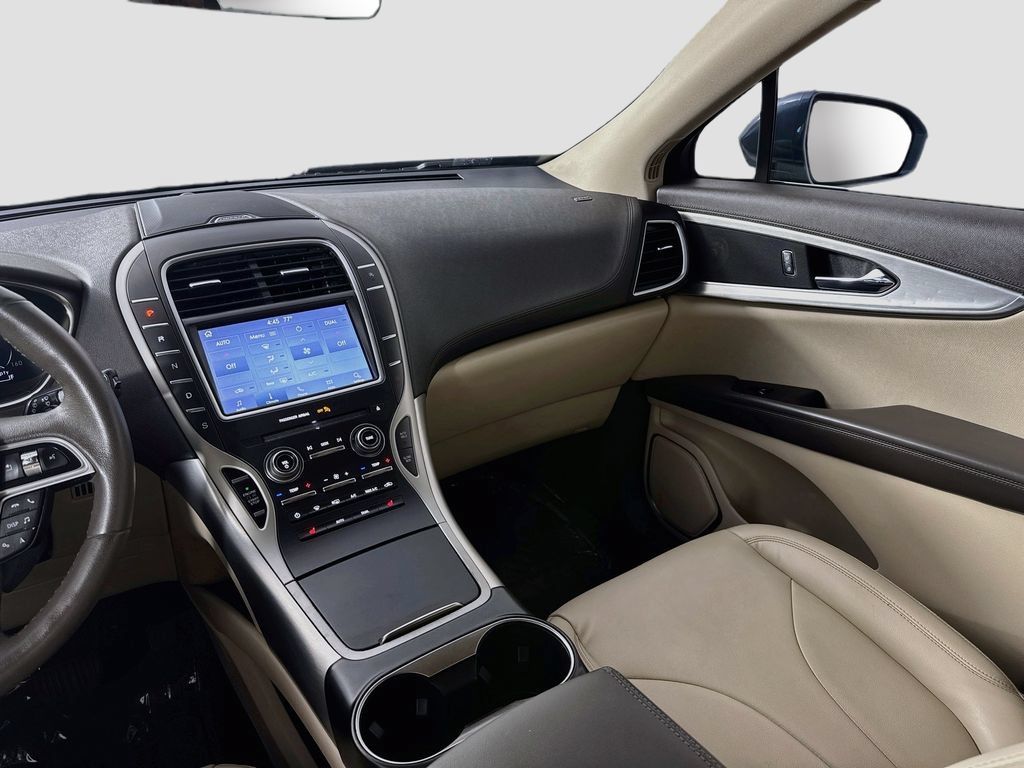 Used 2019 Lincoln Nautilus Premier AWD/4WD image 27