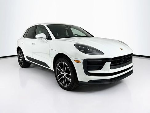 Certified 2025 Porsche Macan AWD/4WD image 9