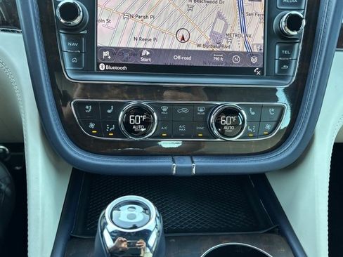 Used 2019 Bentley Bentayga AWD/4WD image 47