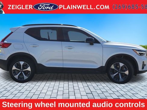 Used 2024 Volvo XC40 B5 Core AWD/4WD image 6