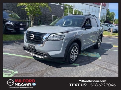 Certified 2024 Nissan Pathfinder SL AWD/4WD image 1