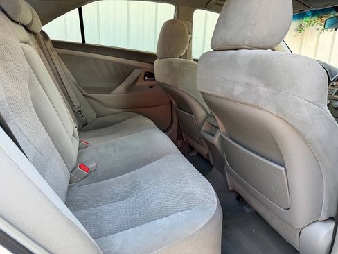 Used 2010 Toyota Camry LE FWD image 15