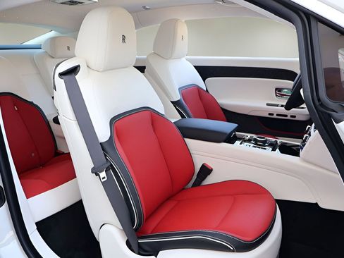 New 2026 Rolls-Royce Spectre image 23