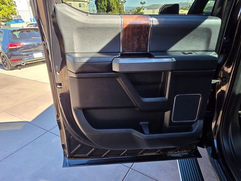 Used 2015 Ford F150 Platinum w/ Equipment Group 701A Luxury image 29