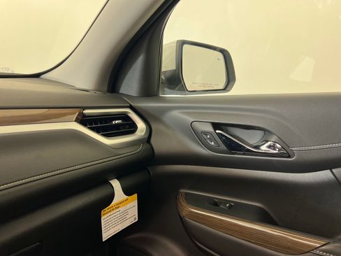 Used 2023 GMC Acadia SLE w/ Driver Convenience Package image 30