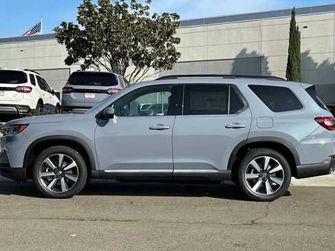 New 2025 Honda Pilot Touring image 7