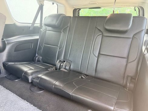 Used 2018 Chevrolet Suburban LT RWD image 13