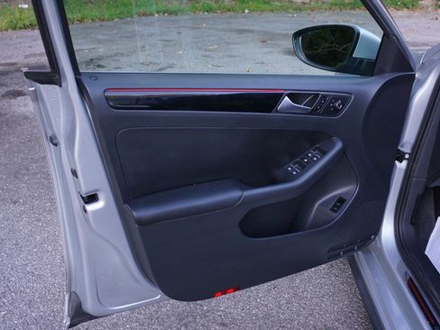 Used 2015 Volkswagen Jetta GLI SE FWD image 24