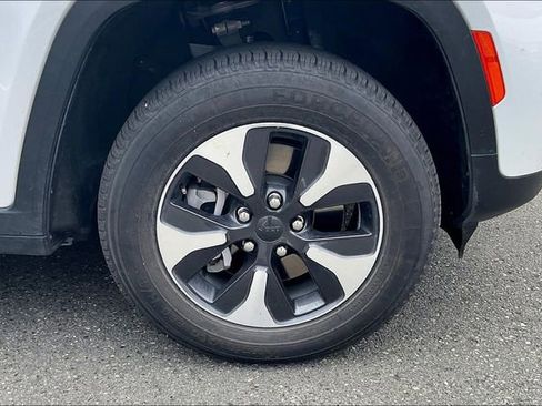 Used 2024 Jeep Grand Cherokee Limited 4xe image 11