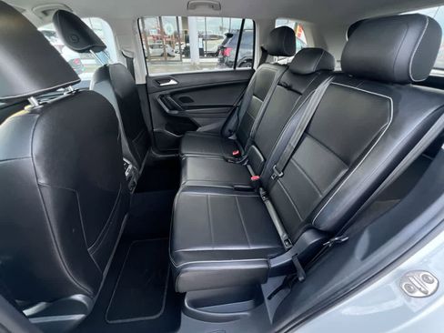 Used 2021 Volkswagen Tiguan SE image 23