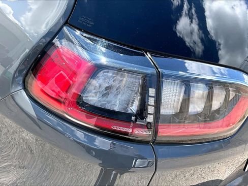 Used 2021 Jeep Cherokee Latitude Plus image 28