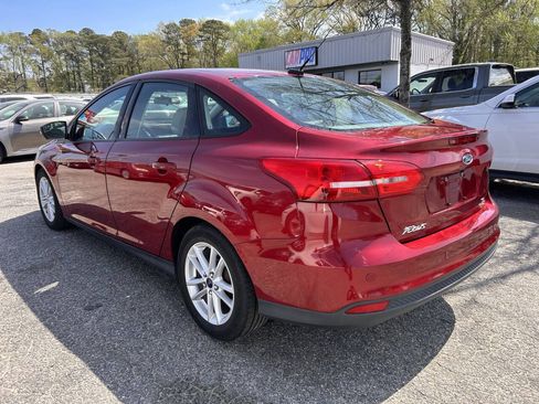 Used 2016 Ford Focus SE w/ SE Power Seat Package FWD image 7