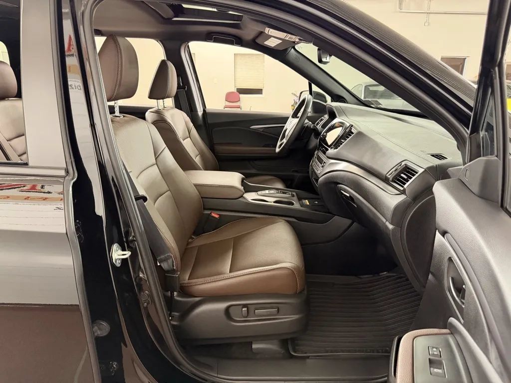Used 2025 Honda Passport EX-L image 40