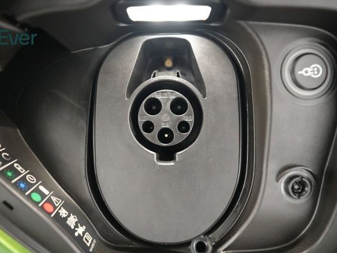 Used 2023 Porsche Taycan w/ Premium Package RWD image 25