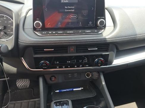 Used 2024 Nissan Rogue SV FWD image 18