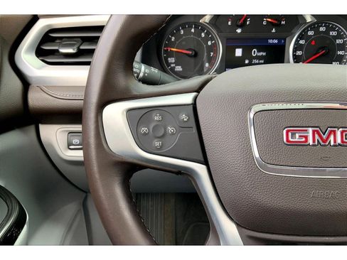 Used 2023 GMC Acadia SLT image 17