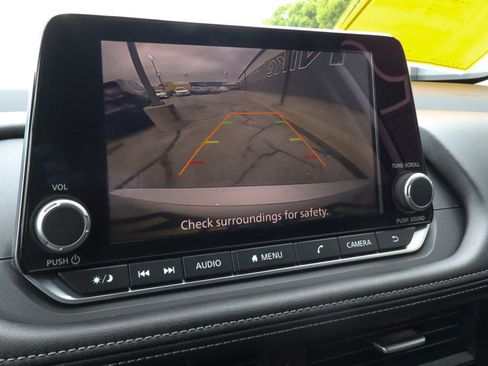 Used 2025 Nissan Rogue SV AWD/4WD image 12