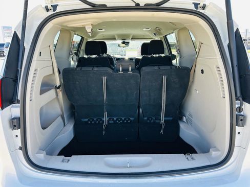 Used 2023 Chrysler Voyager LX image 25