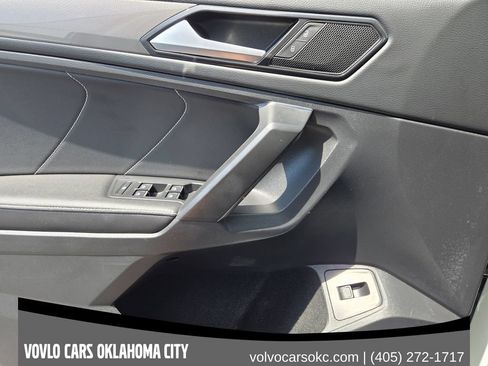Used 2022 Volkswagen Tiguan SE FWD image 18