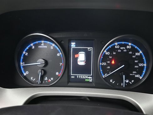 Used 2018 Toyota RAV4 XLE image 15