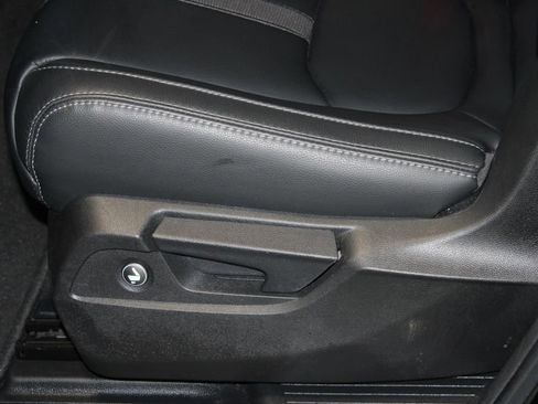 Used 2025 Honda Pilot Touring image 18