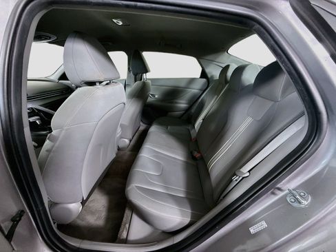 Used 2023 Hyundai Elantra SEL w/ Preferred Accessory Package FWD image 25