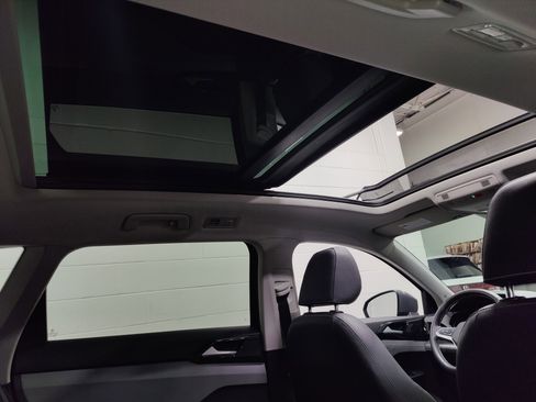 Used 2024 Volkswagen Taos SEL image 6