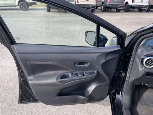 Used 2021 Nissan Versa SV image 17