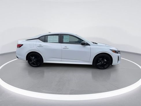 Used 2024 Nissan Sentra SR FWD image 9