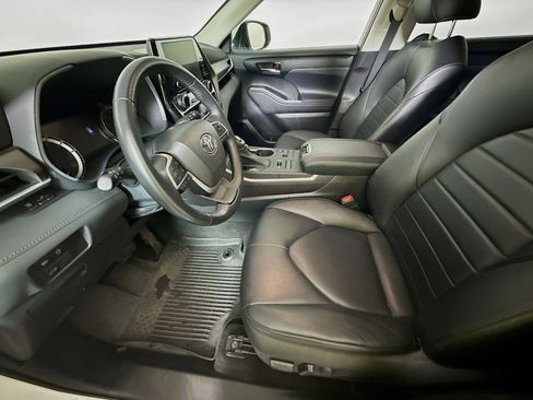 Certified 2023 Toyota Highlander XLE image 11