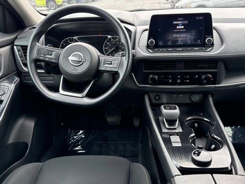 Used 2024 Nissan Rogue S image 8