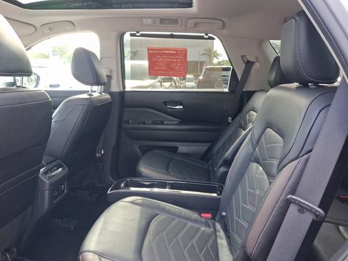 Certified 2022 Nissan Pathfinder Platinum w/ Cargo Package AWD/4WD image 8