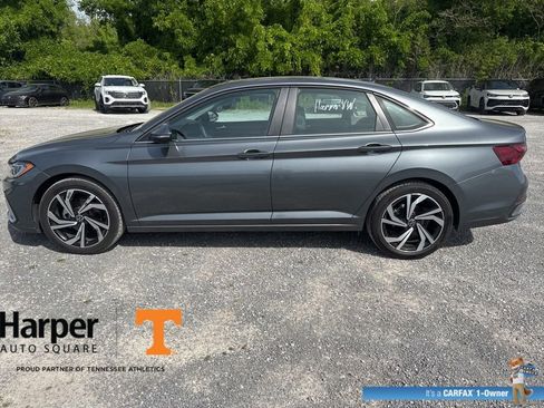 Used 2025 Volkswagen Jetta SEL image 2