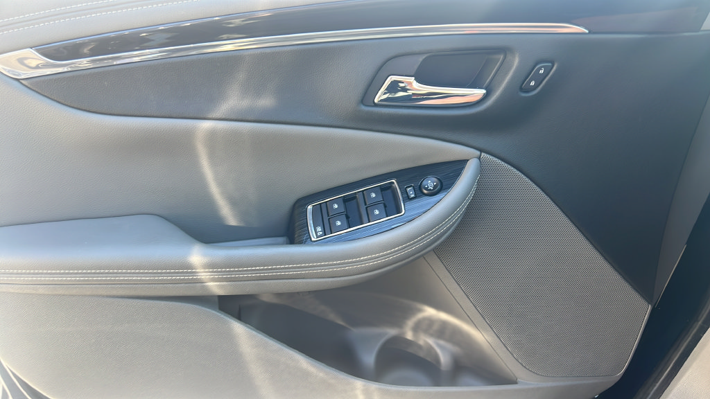 Used 2019 Chevrolet Impala LT FWD image 25
