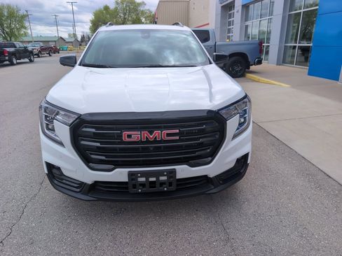 Used 2023 GMC Terrain SLT w/ Infotainment Package II AWD/4WD image 3