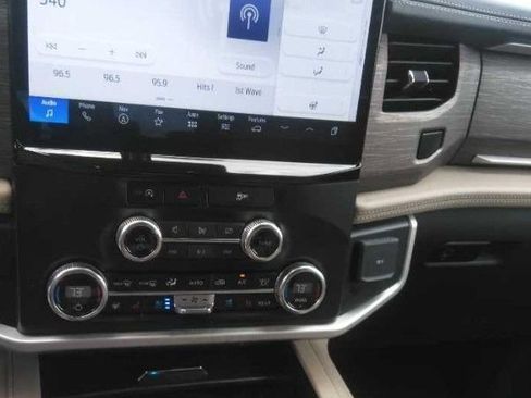 Used 2024 Ford Expedition Max Limited RWD image 6