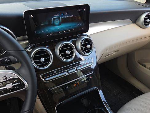 Used 2022 Mercedes-Benz GLC 300 image 29
