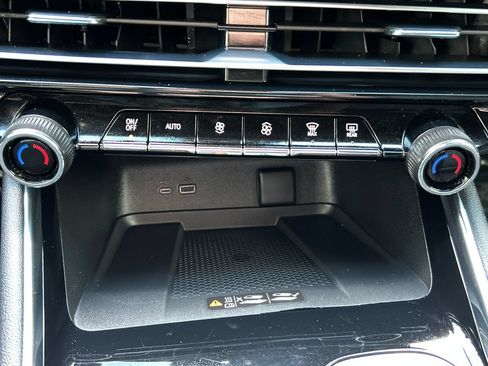 Used 2025 Chevrolet Traverse Z71 w/ Enhanced Driving Package AWD/4WD image 14