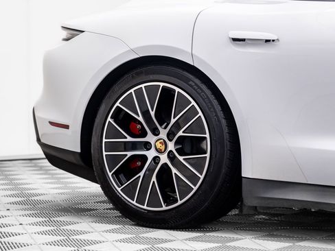 Used 2021 Porsche Taycan 4S image 34
