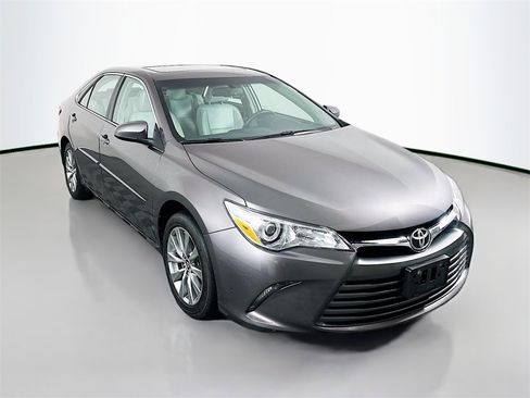 Used 2017 Toyota Camry XLE image 1