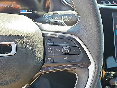 Used 2023 Jeep Grand Cherokee Altitude image 22