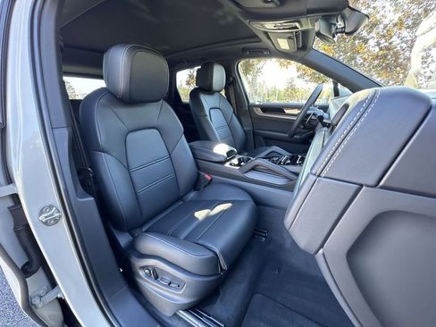 Certified 2026 Porsche Cayenne AWD/4WD image 21