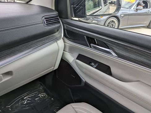 Used 2024 Jeep Wagoneer Series II w/ Flexible Seating Group RWD image 19