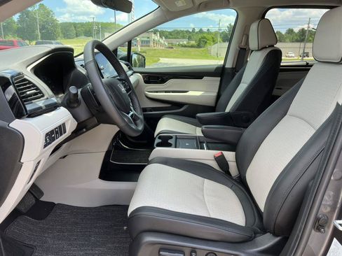 Used 2025 Honda Odyssey Elite image 3