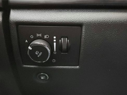 Used 2020 Jeep Grand Cherokee Laredo image 33