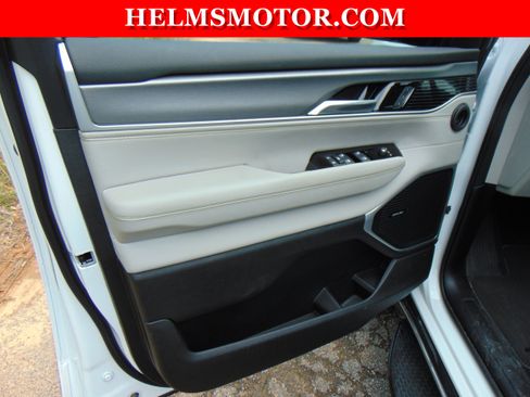 Certified 2025 Jeep Wagoneer 4WD image 18