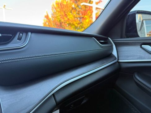 New 2025 Jeep Grand Cherokee Limited w/ Black Appearance Package image 23